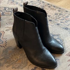 Dolce Vita Stacie Black Leather Ankle Bootie